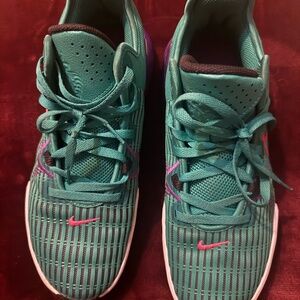 Nike Turquoise and Magenta Athletic Shoes